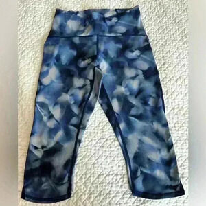 Lululemon Women’s Crop Leggings Size 6 Train Times  17" Blossom Alpine Midnight